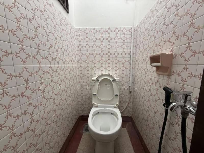 Rumah Teres 1-Tingkat untuk Dijual di Taman Bukit Kuchai (Bandar Kinrara) - Kho Chng Guan - Bathroom - PropertyGuru.com.my