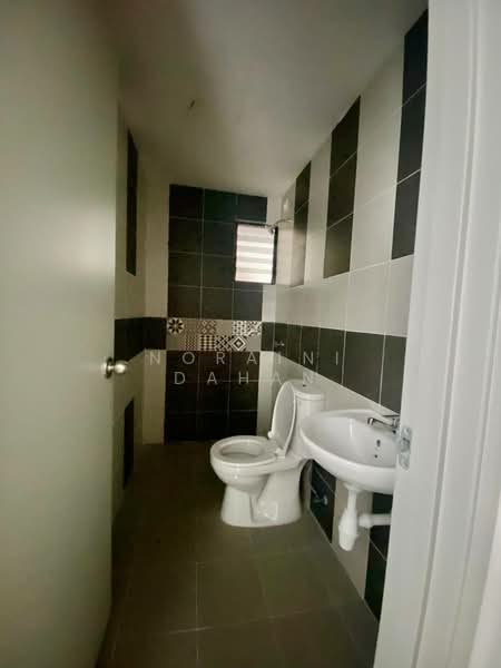Service Residence for Sale at Residensi Emas - Noraini Dahan - Bathroom - PropertyGuru.com.my