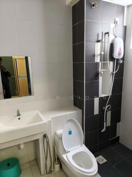 Service Residence for Rent at D'Ambience Residences (Pangsapuri Ikatan Flora) - Enoch Liong - Bathroom - PropertyGuru.com.my