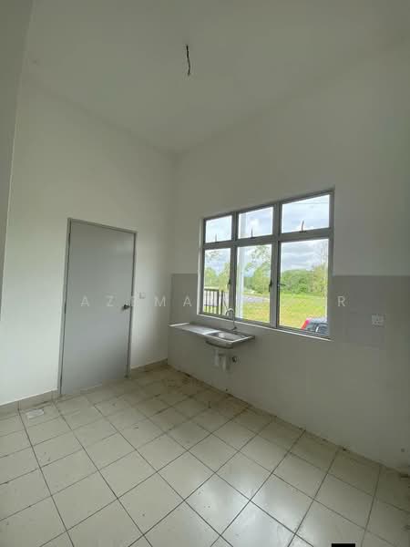 1-storey Terraced House for Sale in Seremban 2 (Negeri Sembilan) - Hazeman Omar - Kitchen - PropertyGuru.com.my