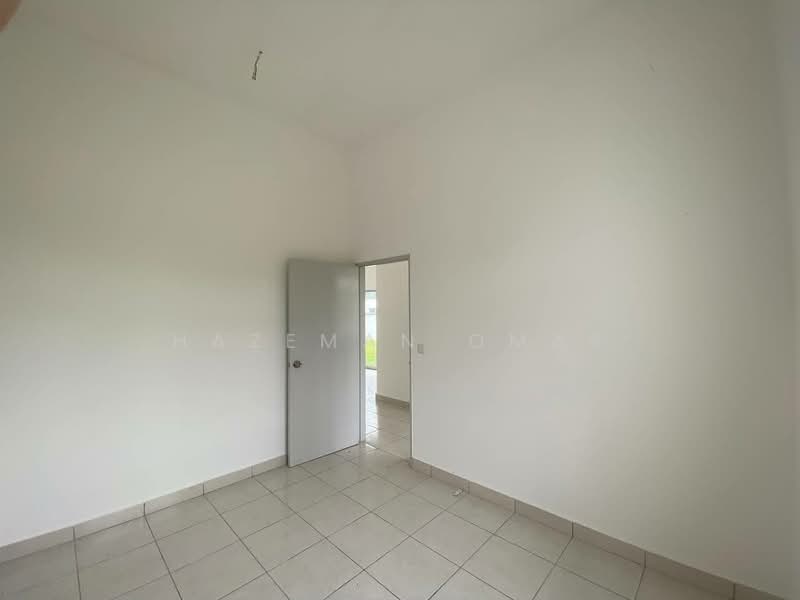 1-storey Terraced House for Sale in Seremban 2 (Negeri Sembilan) - Hazeman Omar - Interior - PropertyGuru.com.my