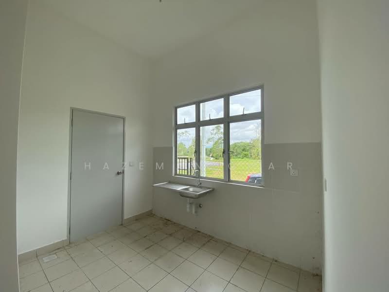 1-storey Terraced House for Sale in Seremban 2 (Negeri Sembilan) - Hazeman Omar - Kitchen - PropertyGuru.com.my