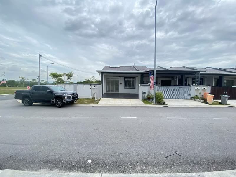 1-storey Terraced House for Sale in Seremban 2 (Negeri Sembilan) - Hazeman Omar - Exterior - PropertyGuru.com.my