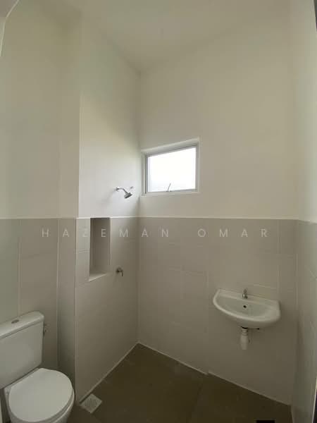 1-storey Terraced House for Sale in Seremban 2 (Negeri Sembilan) - Hazeman Omar - Bathroom - PropertyGuru.com.my
