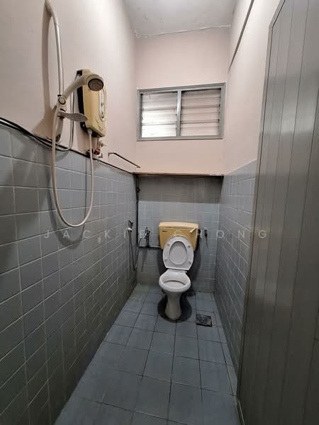 Rumah Teres 2 Tingkat untuk Disewa di Taman Overseas Union (Taman Oug) (Jalan Klang Lama (Old Klang Road)) - Jackie Chong - Bathroom - PropertyGuru.com.my