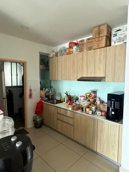 Service Residence for Sale at Meridin Bayvue Serviced Apartment - Impreeza Tham - Kitchen - PropertyGuru.com.my