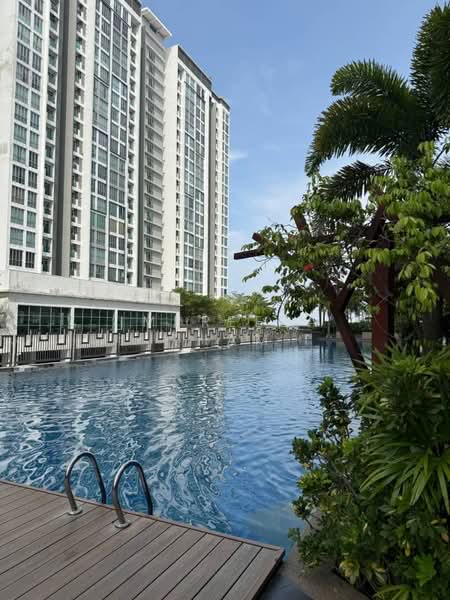 Service Residence for Sale at Meridin Bayvue Serviced Apartment - Impreeza Tham - Exterior - PropertyGuru.com.my