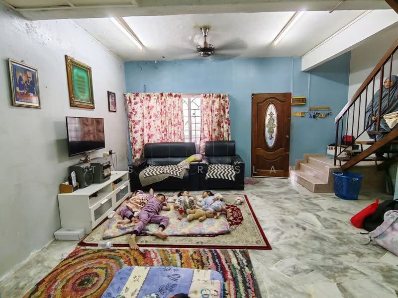 2-storey Terraced House for Sale in Desa Sri Jenaris (Kajang) - Tasya Ruslan - Living Room - PropertyGuru.com.my