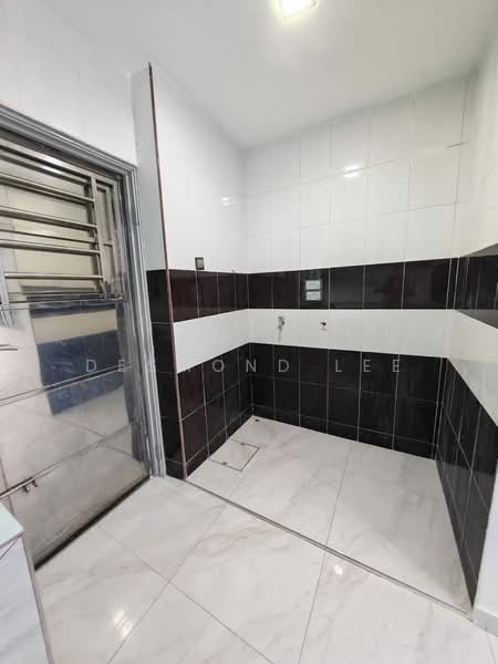2-storey Terraced House for Sale in Nusantara Prima (Gelang Patah) - Desmond Lee - Bathroom - PropertyGuru.com.my