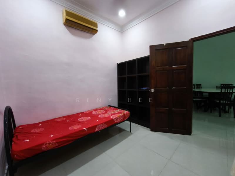 1-storey Terraced House for Rent in Taman Pelangi (Johor Bahru) - Reny Hee - Bedroom - PropertyGuru.com.my