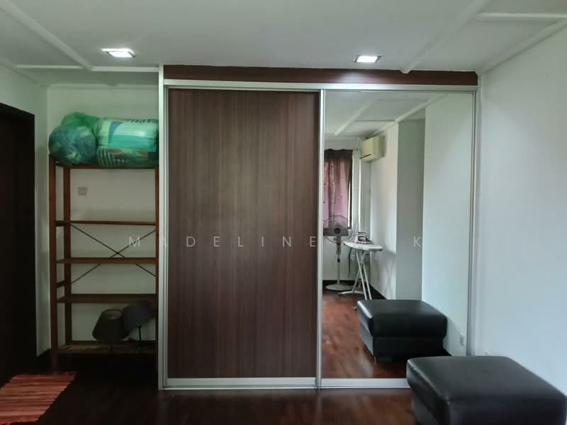 Condominium for Sale at Bangsar Puteri - Madeline Mok - master bedroom closet - PropertyGuru.com.my