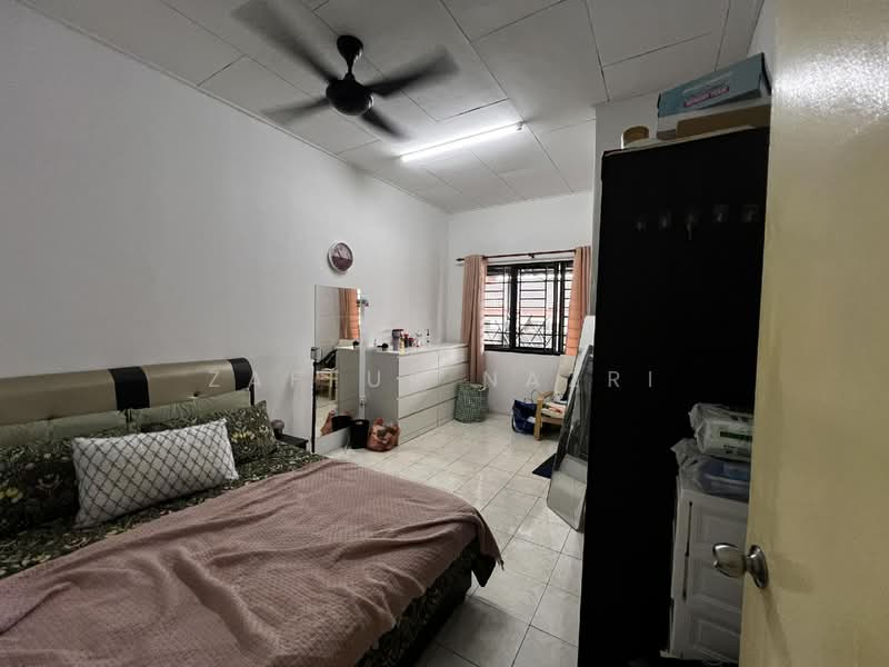 2-storey Terraced House for Sale in Taman Pulai Impian (Sikamat) - ZAFFUR NAZRI - Bedroom - PropertyGuru.com.my