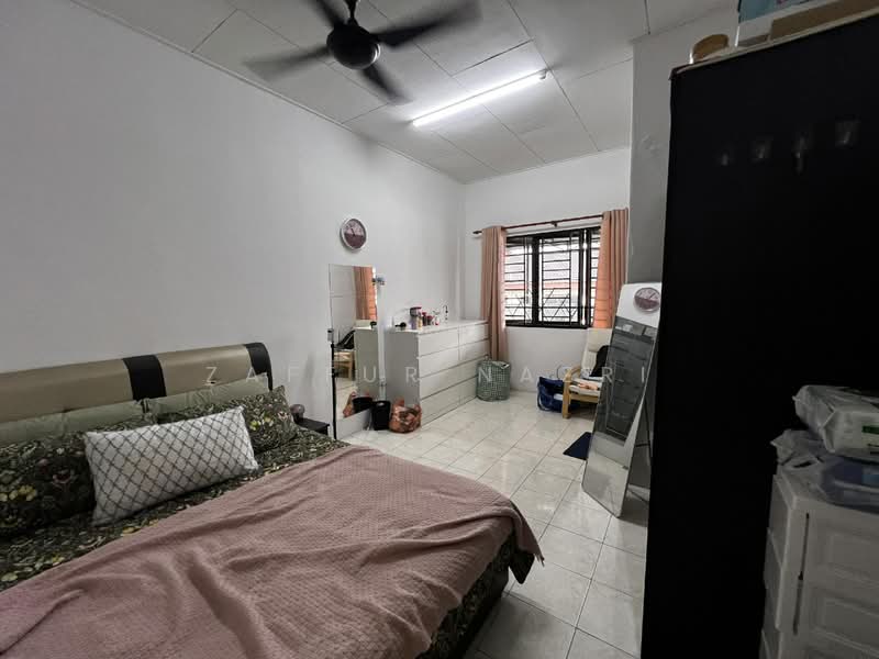 2-storey Terraced House for Sale in Taman Pulai Impian (Sikamat) - ZAFFUR NAZRI - Bedroom - PropertyGuru.com.my