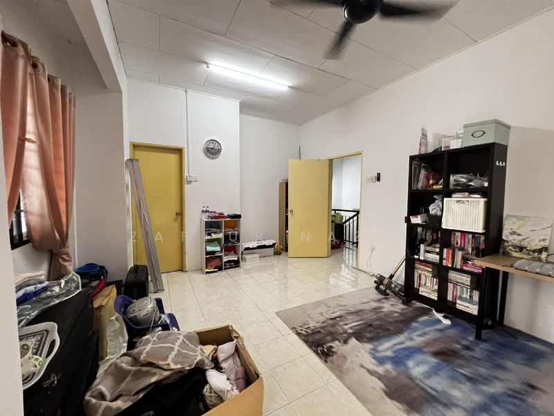2-storey Terraced House for Sale in Taman Pulai Impian (Sikamat) - ZAFFUR NAZRI - Living Room - PropertyGuru.com.my