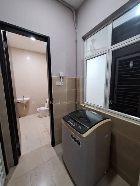 Bungalow for Rent in Bandar Puteri Puchong (Puchong) - Shanice Low - Bathroom - PropertyGuru.com.my