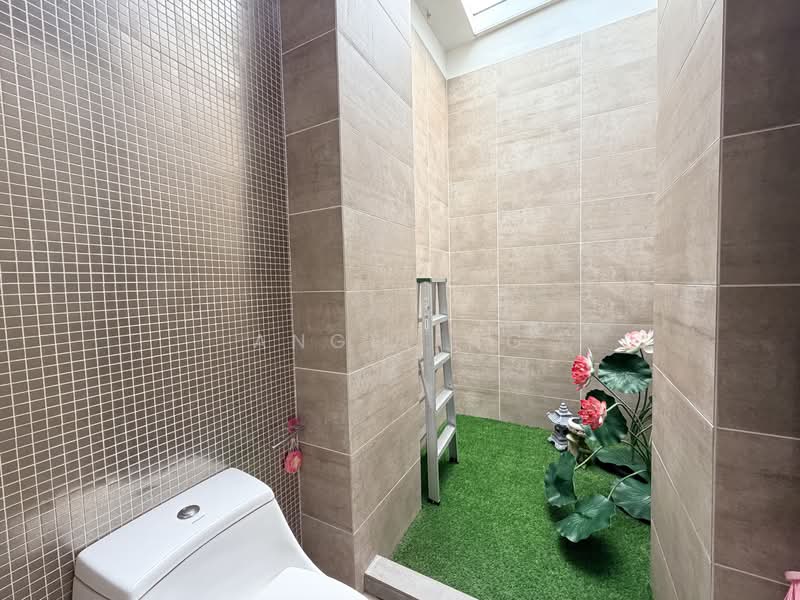 3-storey Terraced House for Sale in Puchong (Selangor) - Angel Ng - Bathroom - PropertyGuru.com.my