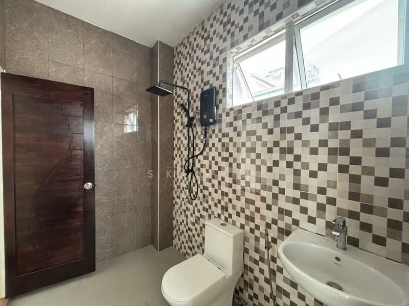 Taman Nong Chik untuk Untuk Dijual - RM 2,800,000, Mac 2026 - Bathroom - PropertyGuru.com.my