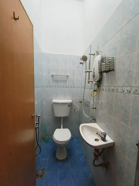 1-storey Terraced House for Sale in Taman Selayang Jaya (Selayang) - Kelly Lai - Bathroom - PropertyGuru.com.my