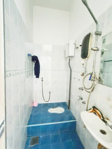 1-storey Terraced House for Sale in Taman Selayang Jaya (Selayang) - Kelly Lai - Bathroom - PropertyGuru.com.my
