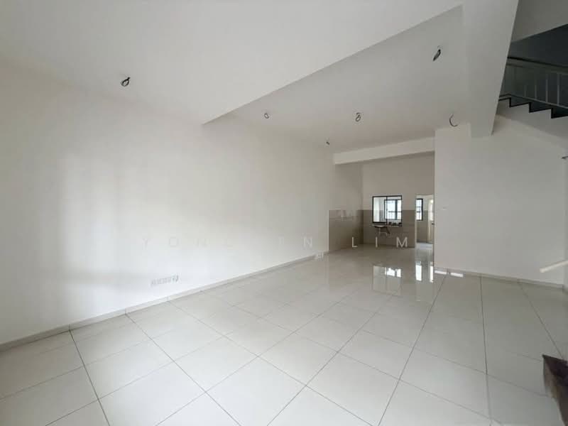 2-storey Terraced House for Sale in Setia Utama (Setia Alam) - Yongsen Lim - Living Room - PropertyGuru.com.my