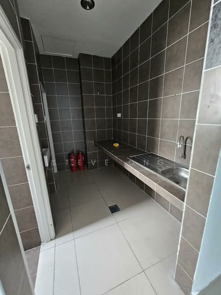 Shop / Office for Sale in Bandar Kinrara Seksyen 1 (Bandar Kinrara) - Steve Ong - Kitchen - PropertyGuru.com.my