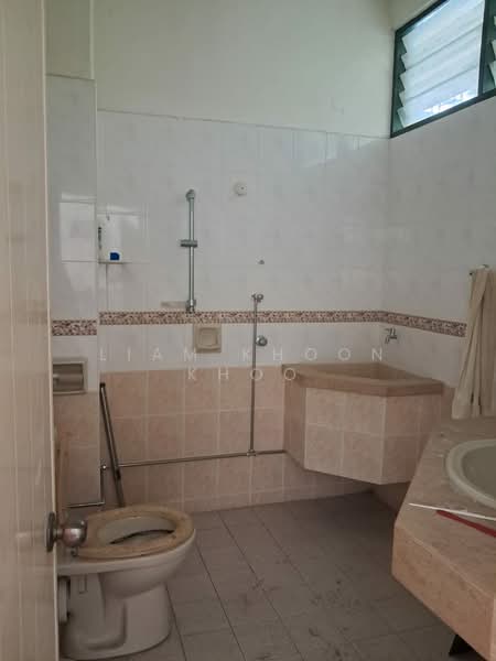 Semi-Detached House for Sale in Jelutong Timur (Jelutong) - Liam Khoon Khoo - Bathroom - PropertyGuru.com.my
