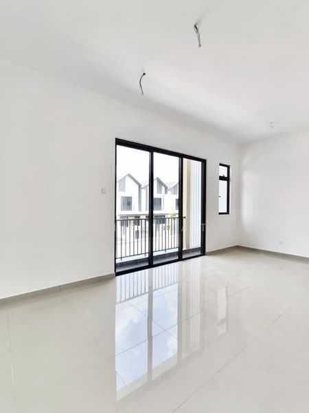 2-storey Terraced House for Sale in Bandar Dato Onn (Tebrau) - Yik Tat - Living Room - PropertyGuru.com.my