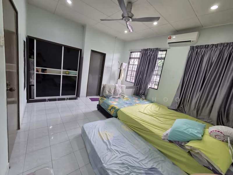 2-storey Terraced House for Sale in Taman Lagenda Mas (Cheras) - Kingston Choo - Bedroom - PropertyGuru.com.my