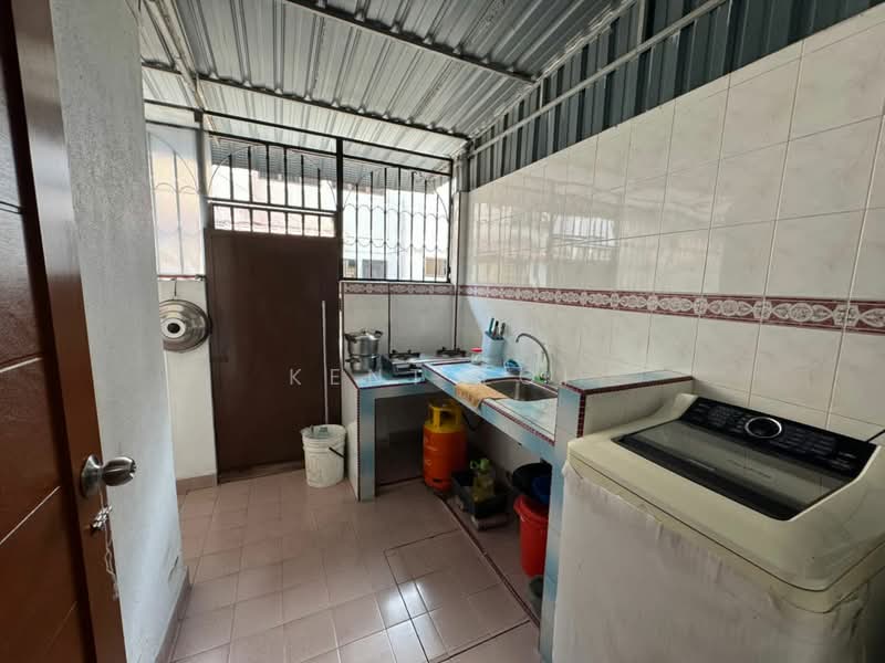 2-storey Terraced House for Sale in Taman Sri Putri (Skudai) - Kent Loi - Kitchen - PropertyGuru.com.my