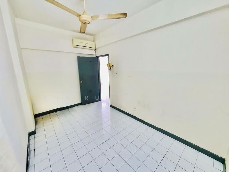 Flat for Sale at Seri Cendekia Flat - Khairul Zainal - Interior - PropertyGuru.com.my