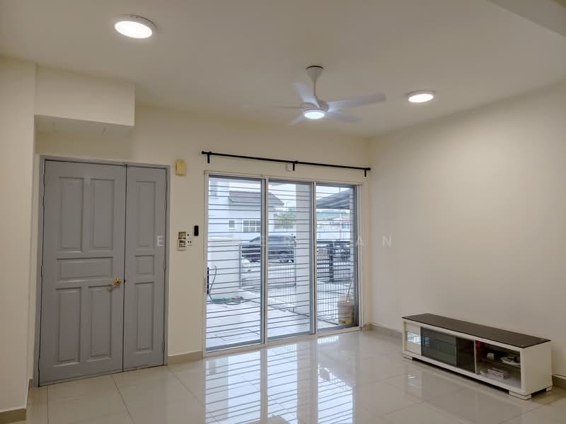 Townhouse for Rent in Damansara Jaya (Petaling Jaya) - Esther Tan - Living Room - PropertyGuru.com.my