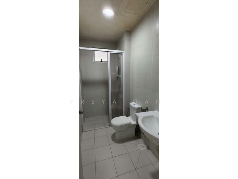Service Residence for Rent at Meridin Bayvue Serviced Apartment - Freya Gan - Bathroom - PropertyGuru.com.my