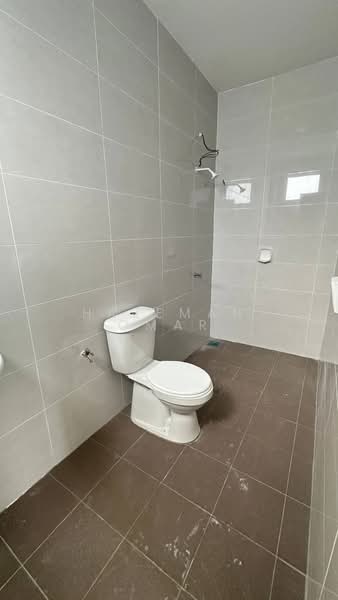 Bungalow for Sale in Mahkota Hills (Lenggeng) - Hazeman Omar - Bathroom - PropertyGuru.com.my