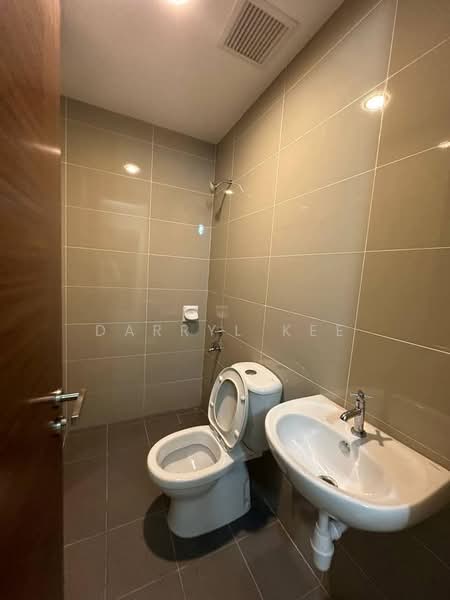 Servis Apartment untuk Dijual di The Astaka @ 1 Bukit Senyum - Darryl Kee - Bathroom - PropertyGuru.com.my