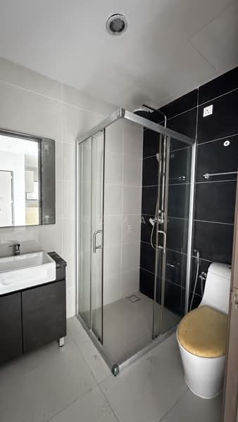 Condominium for Sale at Kings Bay @ Country Garden Danga Bay - Thomas Lee - Bathroom - PropertyGuru.com.my