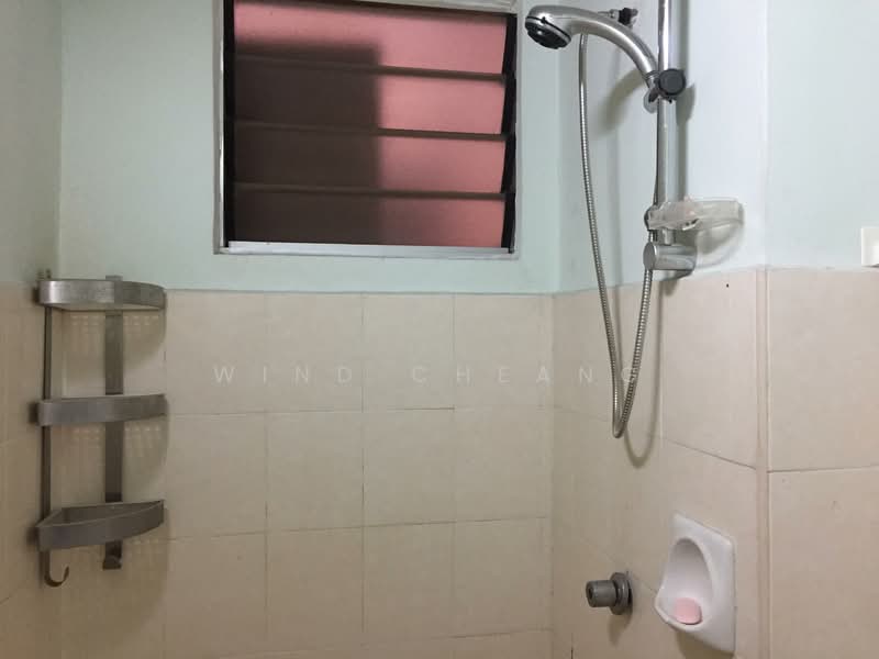 Apartment for Sale at Bayu Puteri - Wind Cheang - Bathroom - PropertyGuru.com.my