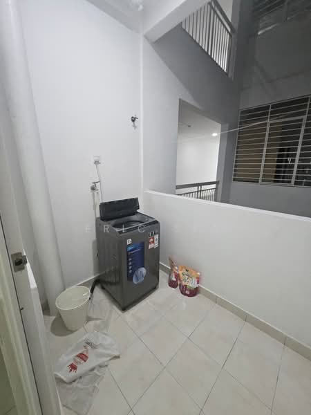Saville D'lake untuk Untuk Disewa - RM 1,600 /bulan, Apr 2026 - Balcony - PropertyGuru.com.my