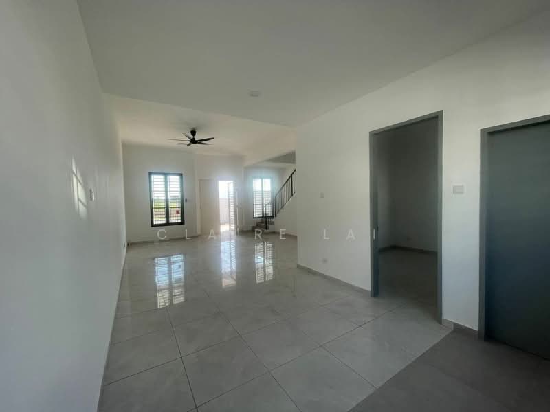 2-storey Terraced House for Sale in Bandar Putra (Kulai) - Claire Lai - Living Room - PropertyGuru.com.my