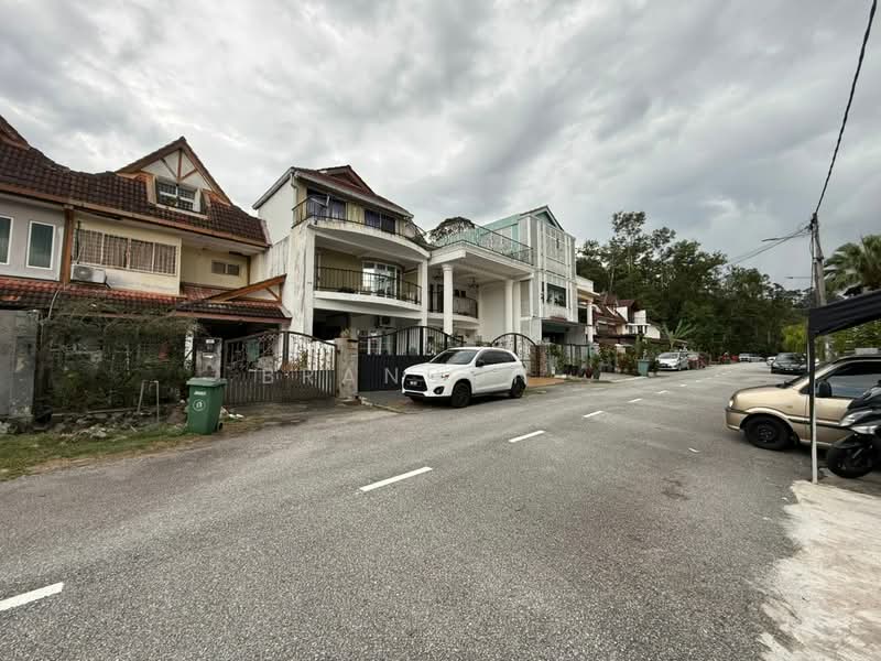 2.5-storey Terraced House for Sale in Bukit Antarabangsa (Ulu Kelang) - Brandon . - Exterior - PropertyGuru.com.my