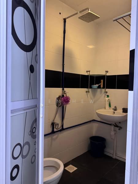 Apartment for Sale at Jelutong Park - Ben Hew - Bathroom - PropertyGuru.com.my