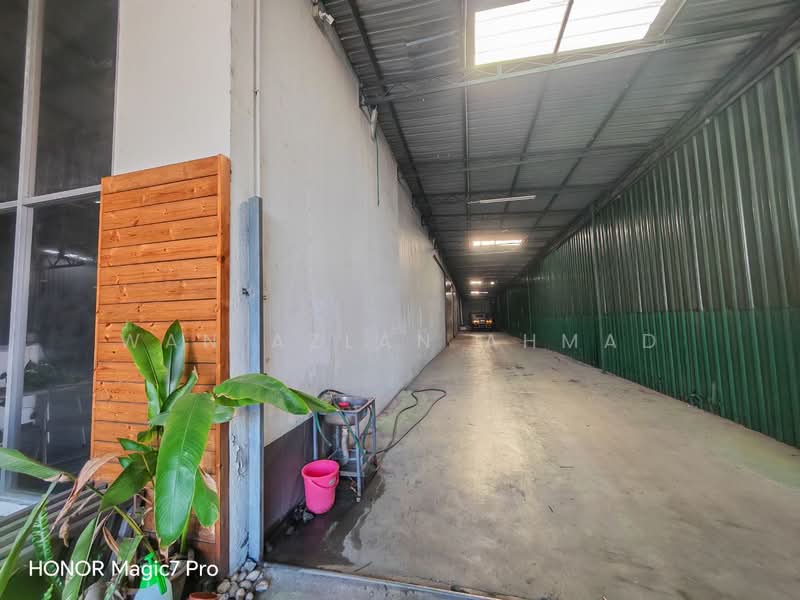 Factory for Sale in Seksyen 34 (Shah Alam) - Wan Azlan Ahmad - Corridor - PropertyGuru.com.my