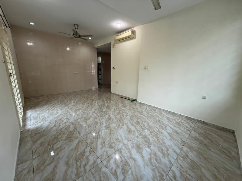Semi-Detached House for Sale in Jalan Klang Lama (Old Klang Road) (Kuala Lumpur) - Ming Feng - Living Room - PropertyGuru.com.my