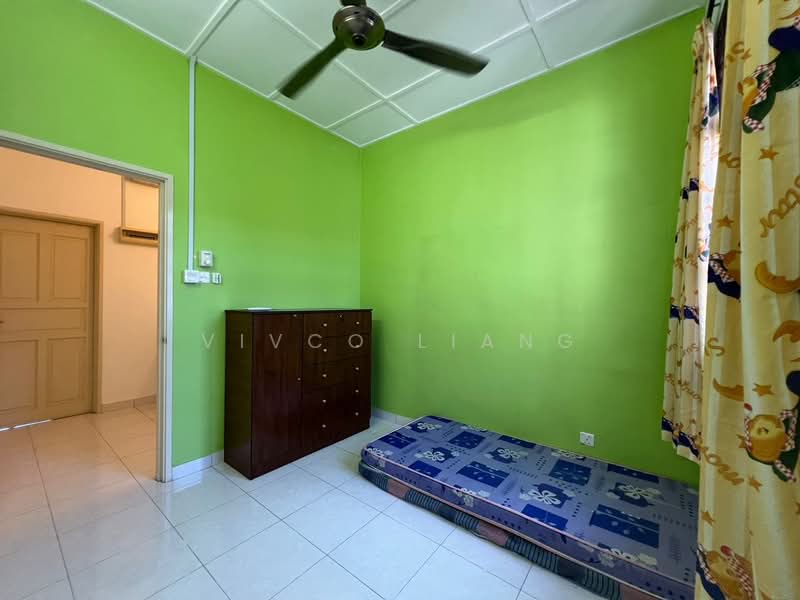 2-storey Terraced House for Sale in Taman Pelangi (Johor Bahru) - Vivco Liang - Bedroom - PropertyGuru.com.my