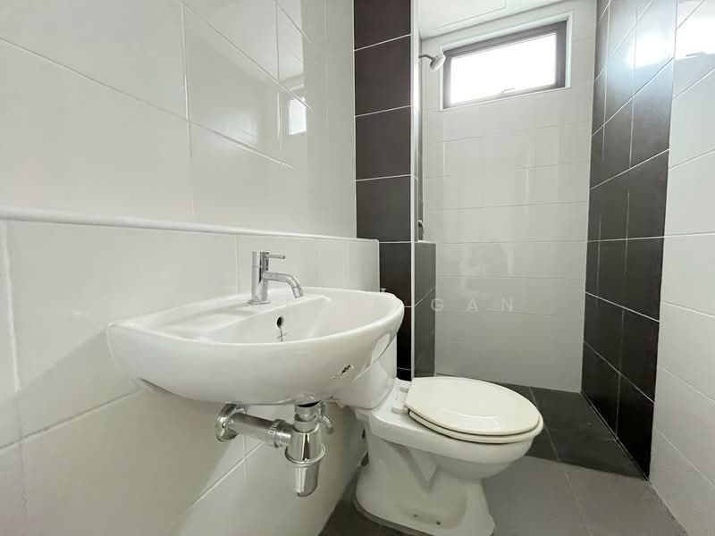 Semi-Detached House for Sale in Telok Panglima Garang (Selangor) - Charlie Gan - Bathroom - PropertyGuru.com.my