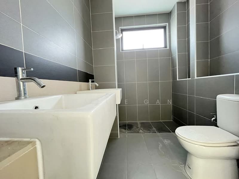 Semi-Detached House for Sale in Telok Panglima Garang (Selangor) - Charlie Gan - Bathroom - PropertyGuru.com.my