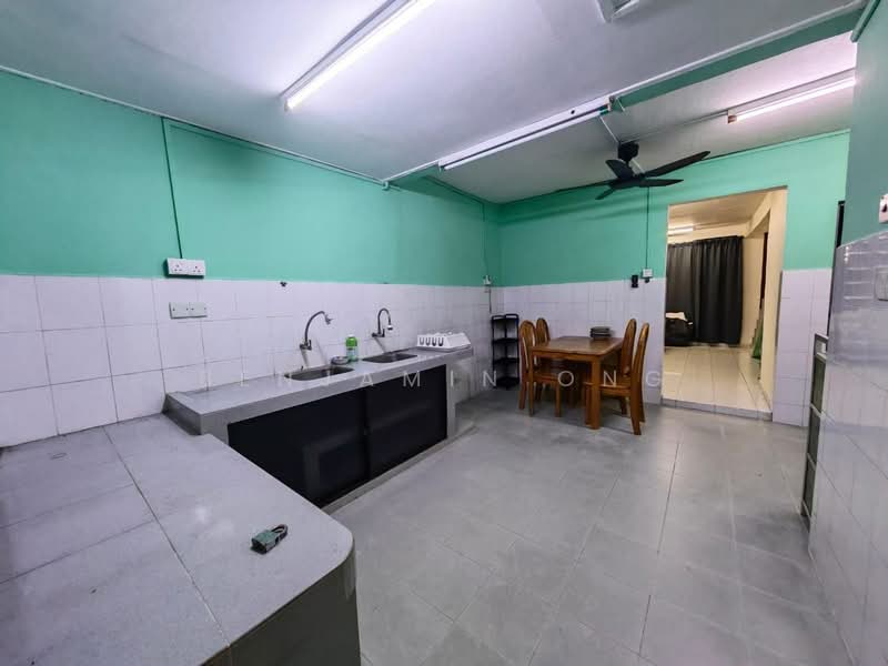 2-storey Terraced House for Rent in Taman Johor Jaya (Johor Bahru) - Benjamin Ong - Kitchen - PropertyGuru.com.my
