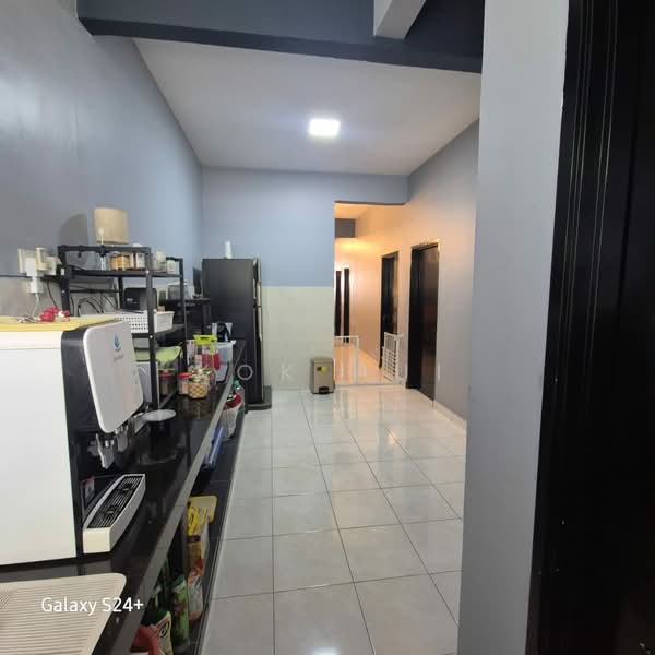 1-storey Terraced House for Sale in Taman Mount Austin (Tebrau) - Kok Hui - Kitchen - PropertyGuru.com.my