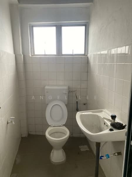 Factory for Sale in Taman Timur (Kulai) - Angel Lee - Bathroom - PropertyGuru.com.my