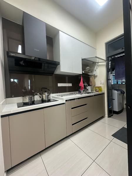 Queens Residences Q2 @ Queens Waterfront untuk Untuk Disewa - RM 5,000 /bulan, Mac 2026 - Kitchen - PropertyGuru.com.my