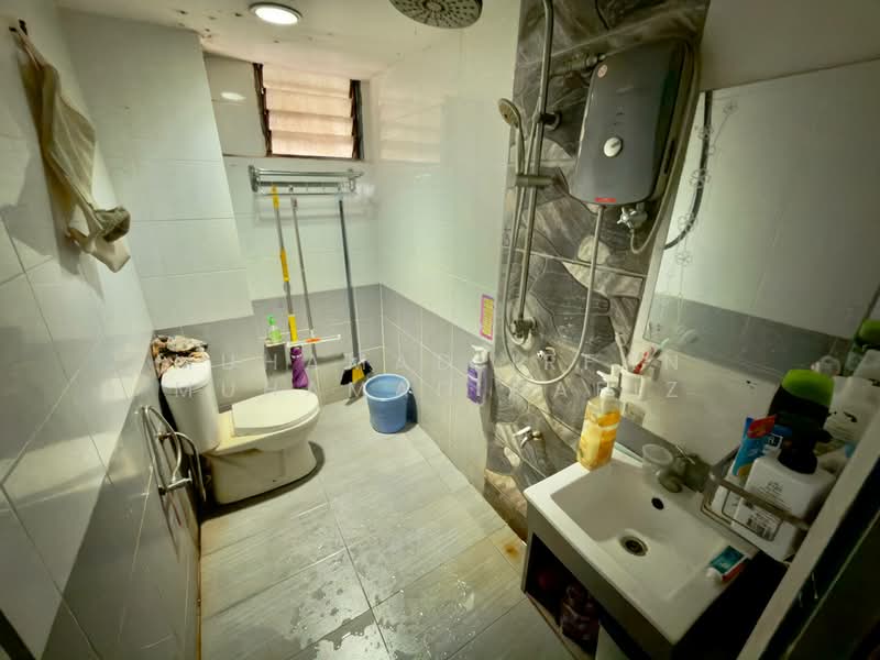 Flat for Sale at Desa Tasik Fasa 6B - Muhamad Irfan Muhamad Hafiz - Bathroom - PropertyGuru.com.my